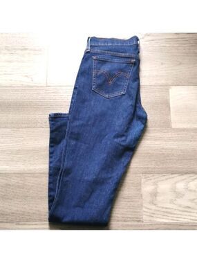 Levi's 414 relaxed straight leg jeans. EUC